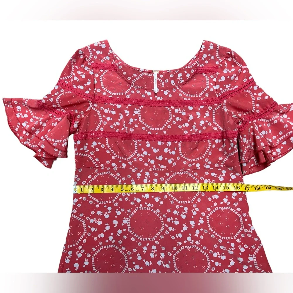 FREE PEOPLE Coral Geo Garden Shift Dress Size 6 Ruffle Sleeve Boho Floral Pink